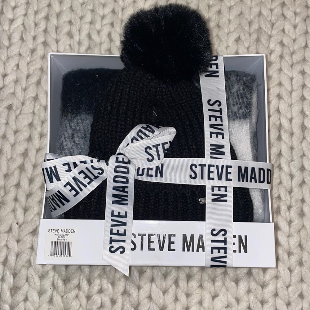 STEVE MADDEN HAT & SCARF